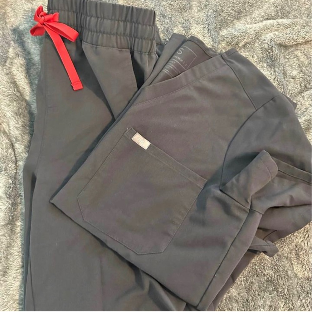 FIGS SCRUBS- Charcoal